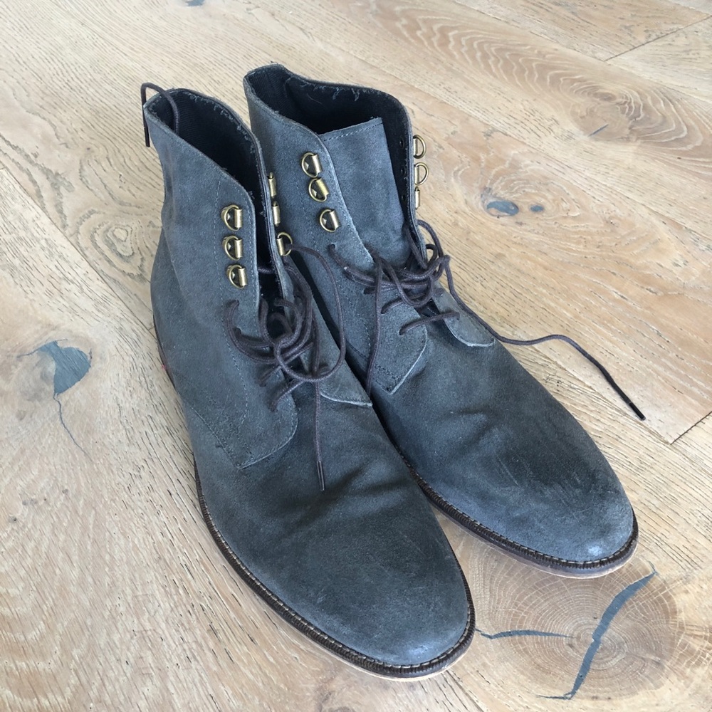 Men’s Banana Republic dark blue/gray suede boots
